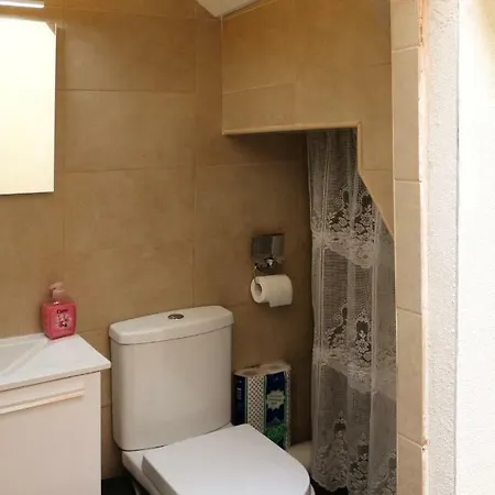 5 Minute Walk From Malta Airport Holiday home