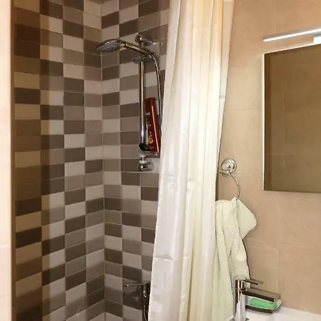 Holiday home 5 Minute Walk From Malta Airport Gudja